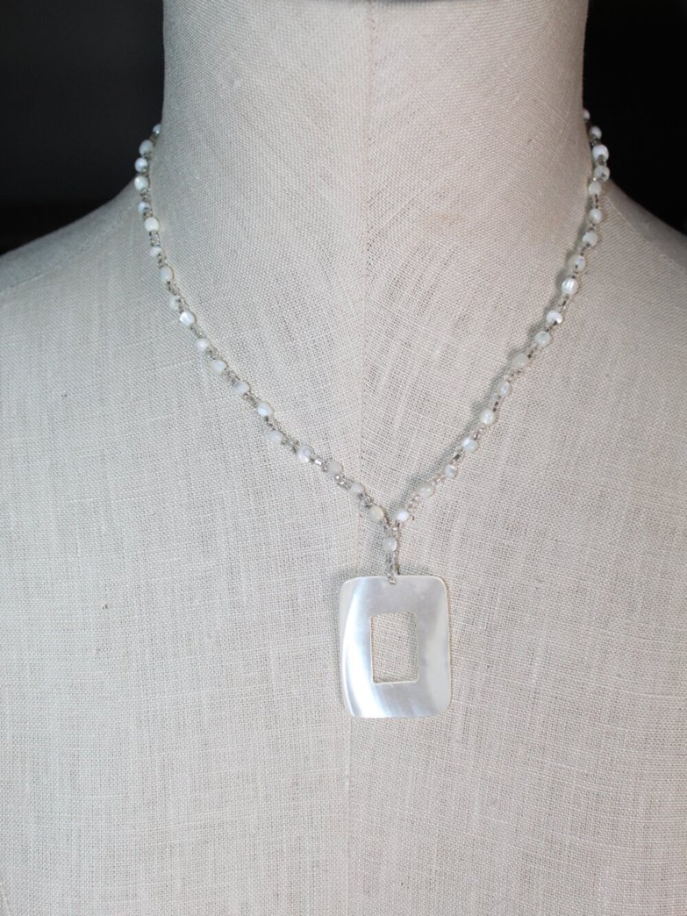 MOP Rectangular Pendant & MOP Chips w Clear Beads 18" Necklace